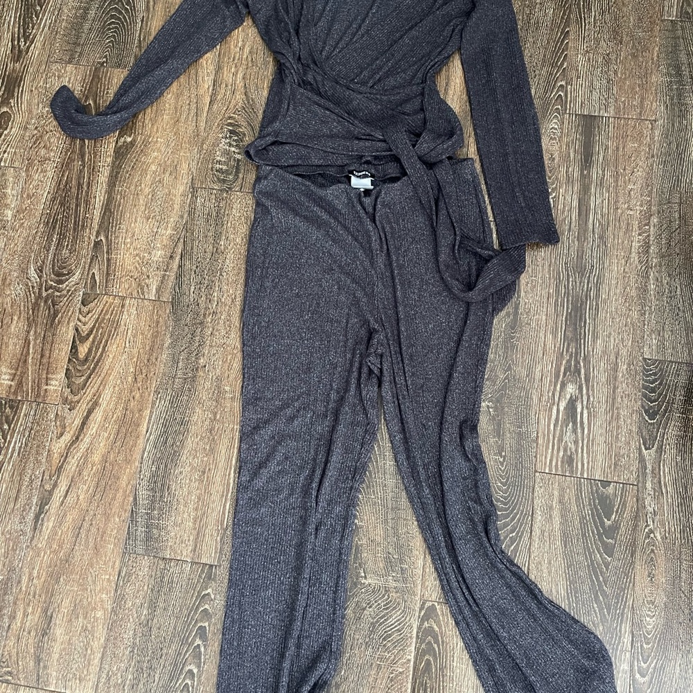 Express matching set, pants and sweater L